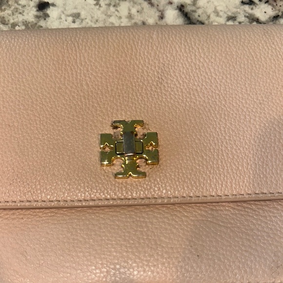 Elegant Pink Tori Burch Crossbody Bag - Picture 6 of 6